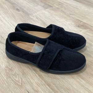 NEW Women’s FOAMTRENDS Jewel 2 Velour Slippers